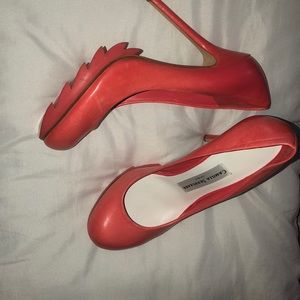 Gorgeous heels. Size 7.